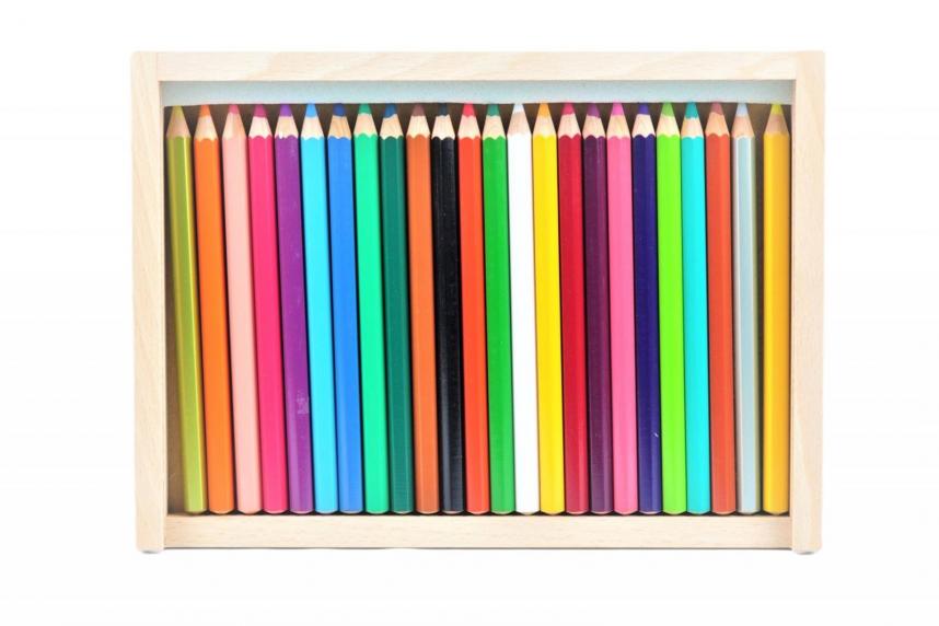 24 Buntstifte in der Holzbox